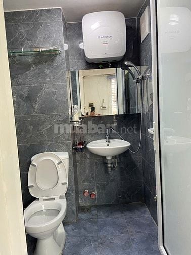Cho thuê cửa hàng tầng 2 mặt phố Yên Phụ, diện tích 40 m2