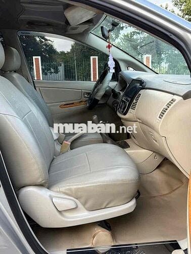 Toyota Innova 2010 G