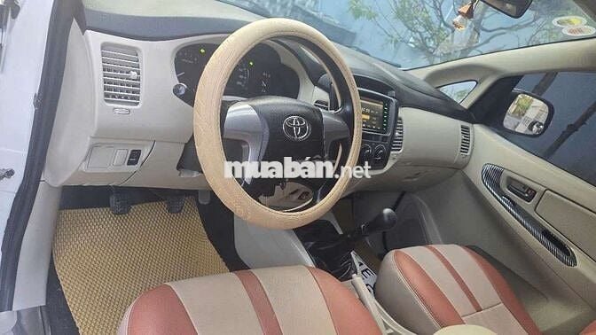 Toyota innova 2015 2.0 E - 138000 km