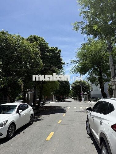 Bán nhà 2 lô liền kề đường Ngô Huy Diễn, Đảo 1 gần cầu Hoà Xuân, 200 m