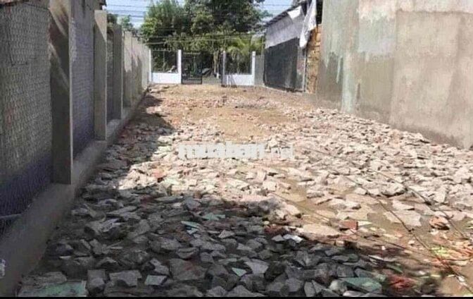 vk ck em cần tiền nên bán miếng đất thổ cư sẵn cổng rào có sổ riêng