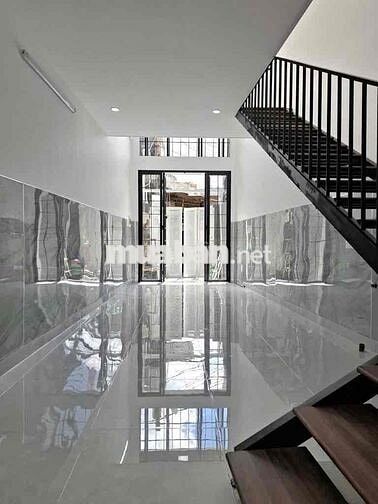 NHÀ Ở HẺM XE HƠI. NHÀ MỚI 2 TẦNG .ĐƯỜNG CHIẾN LƯỢC GIÁ HƠN 3 TỶ