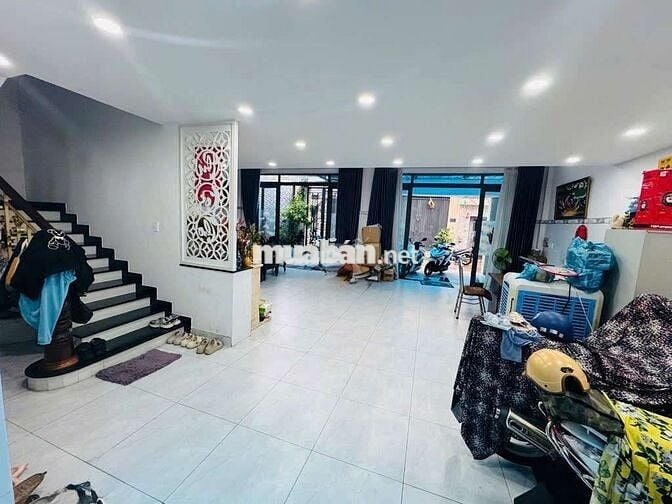 An dương vương....chủ xây ởi---đẹp,kiên cố