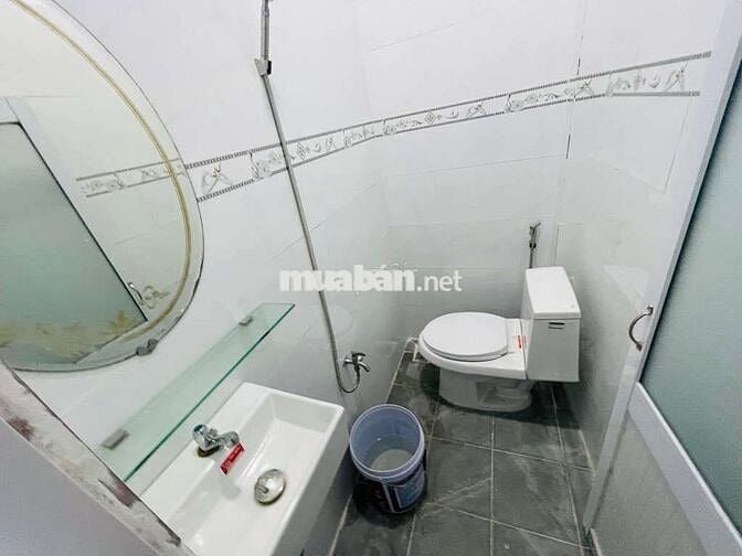 BÁN NHÀ TẶNG NỘI THẤT ĐƯỜNG THẠCH LAM 3TẦNG X 17M2 GIÁ 2,46TỶ TL