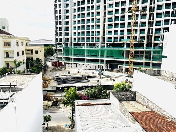 MT Nguyễn Lộ Trạch - đối diện Masterise (100m2)