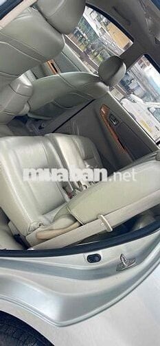 Toyota Innova 2012 2.0G - 180000 km