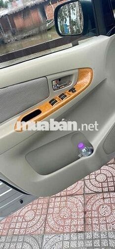 Toyota Innova 2012 2.0G - 180000 km