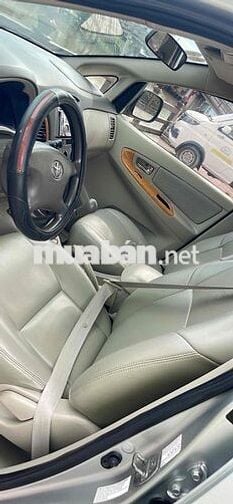 Toyota Innova 2012 2.0G - 180000 km