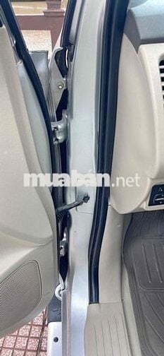 Toyota Innova 2012 2.0G - 180000 km
