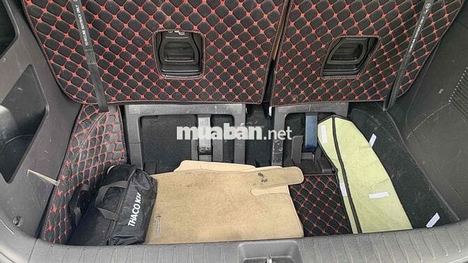 Kia Carnival 2023 Premium 2.2D 8S - 48000 km