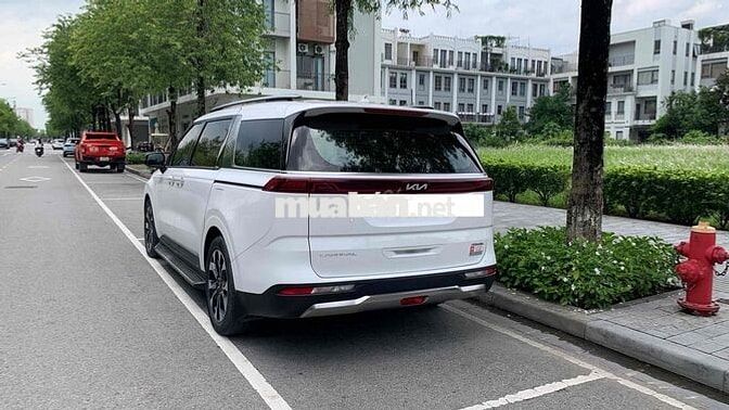 Kia Carnival 2023 Premium 2.2D 8S - 48000 km