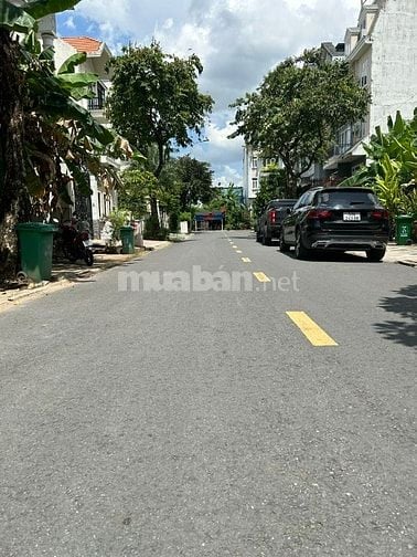 Bán biệt thự 33 TỶ - mặt tiền đường số 15 khu Trần Não Quận 2.
