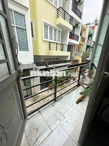 Căn hộ studio hiếm – full nội thất – 4tr có ban công, ngay trung tâm Q