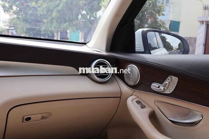 Mercedes Benz GLC200 4matic bản V1 model 2023