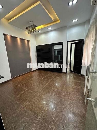 MTKD đường lớn gần Chợ Bình Tây Q6