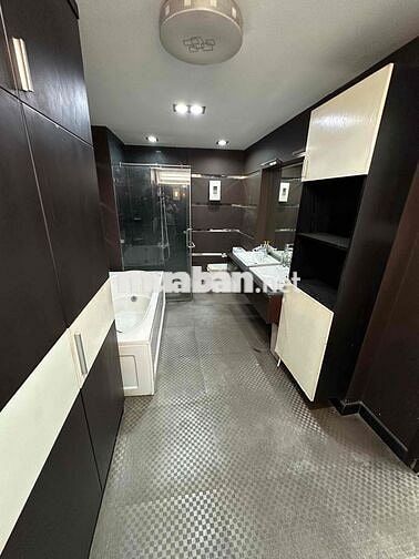 MTKD đường lớn gần Chợ Bình Tây Q6