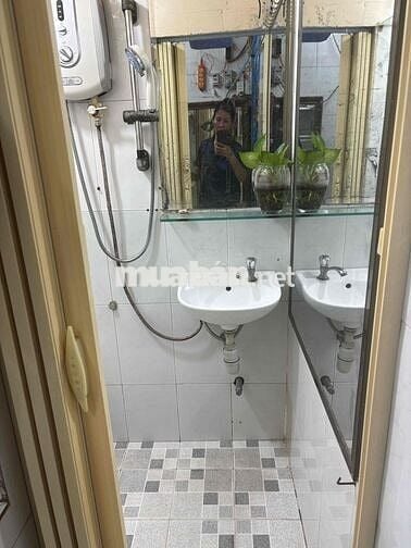 Phòng trọ 40 m2 giá rẻ, tiện nghi đầy đủ tại bến phú định p16,q8