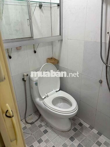 Phòng trọ 40 m2 giá rẻ, tiện nghi đầy đủ tại bến phú định p16,q8