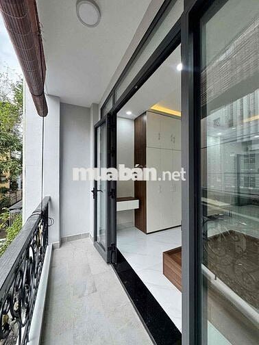 CHO THUÊ CHDV BAN CÔNG MỚI NGAY TRUNG TÂM QUẬN 10