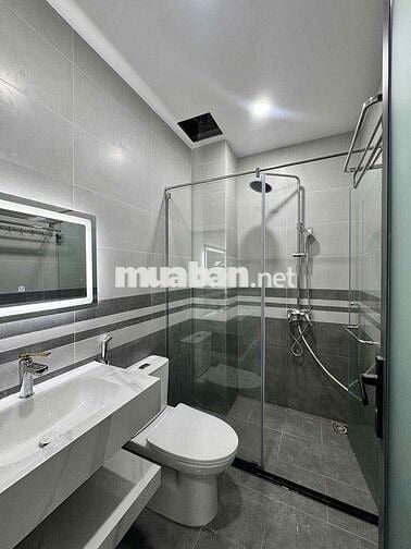 CHO THUÊ CHDV BAN CÔNG MỚI NGAY TRUNG TÂM QUẬN 10