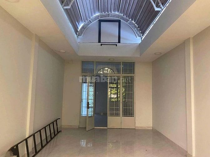 Cho thuê nhà 2 mặt tiền Trần Hưng Đạo, P.1, Q.5 giá 55tr