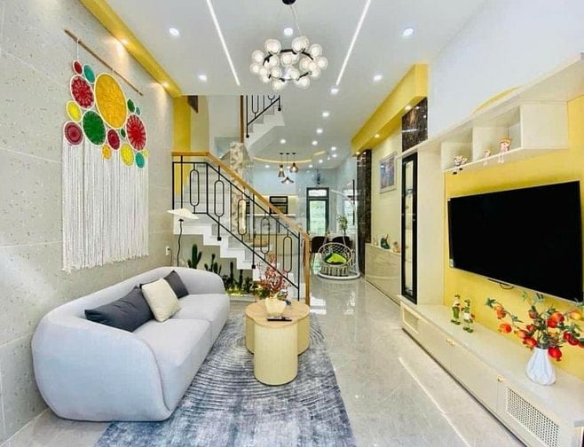 Nhà 50.7m2 Vườn Lài, Q12 xây trệt 2 lầu, giá 2 tỷ 350. Sổ sẵn, hẻm oto