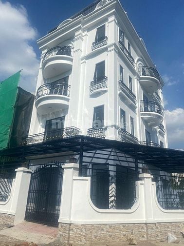 Cho thuê nhà 4 tầng mặt phố Cổ Nhuế, diện tích sử dụng 360m2