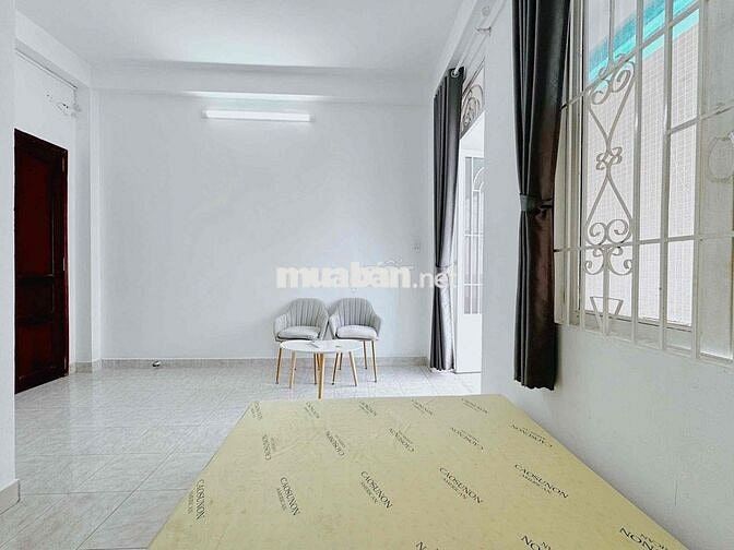 Căn hộ tách bếp ngay Ngã tư Hàng Xanh