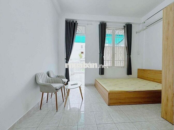 Căn hộ tách bếp ngay Ngã tư Hàng Xanh