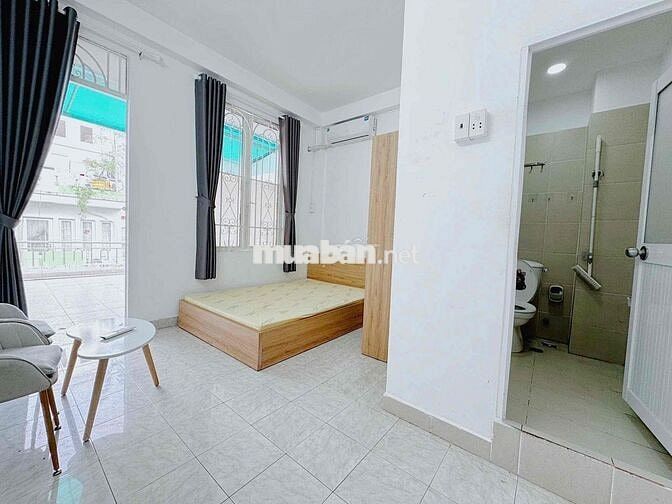 Căn hộ tách bếp ngay Ngã tư Hàng Xanh