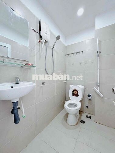 Căn hộ tách bếp ngay Ngã tư Hàng Xanh