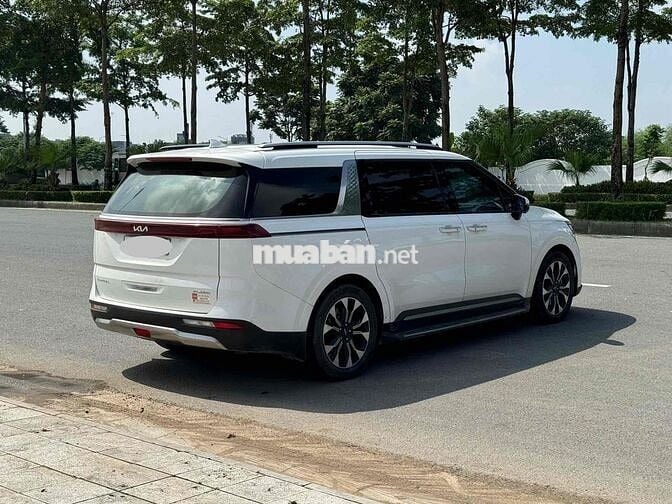 Kia Carnival 2023 Premium 2.2D 8S - 48000 km