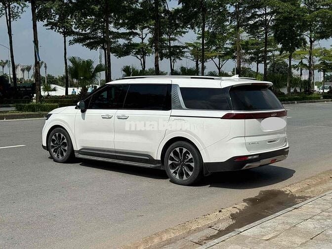 Kia Carnival 2023 Premium 2.2D 8S - 48000 km