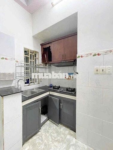nhà nc trệt 2 lầu sân thượng 2pn 3vs nguyên công hoan P7 BT