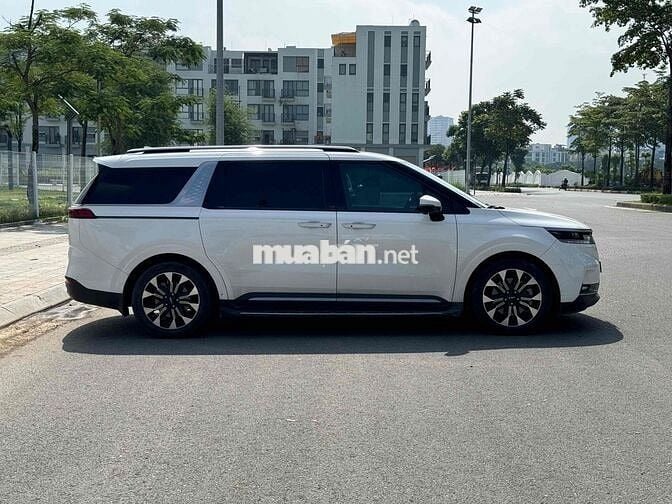 Kia Carnival 2023 Premium 2.2D 8S - 48000 km
