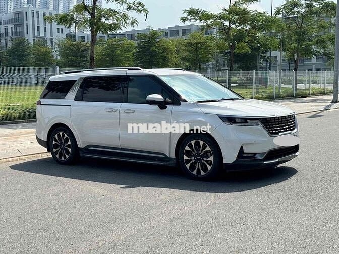 Kia Carnival 2023 Premium 2.2D 8S - 48000 km