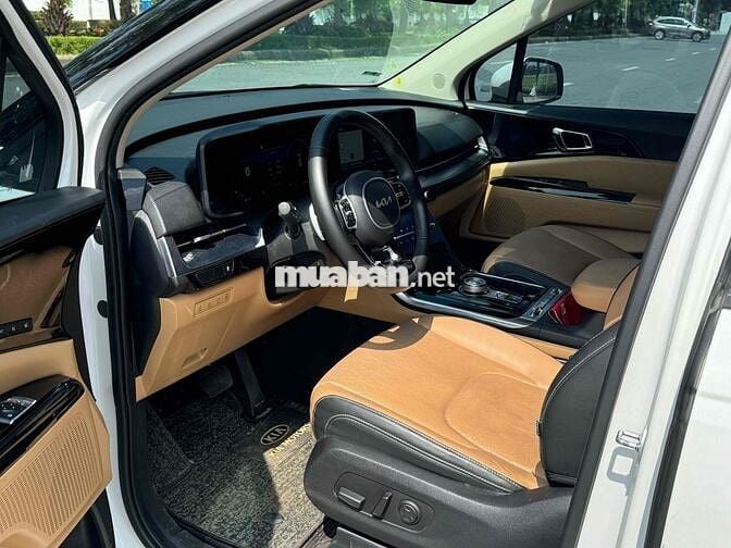 Kia Carnival 2023 Premium 2.2D 8S - 48000 km