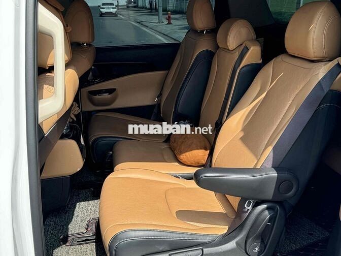 Kia Carnival 2023 Premium 2.2D 8S - 48000 km