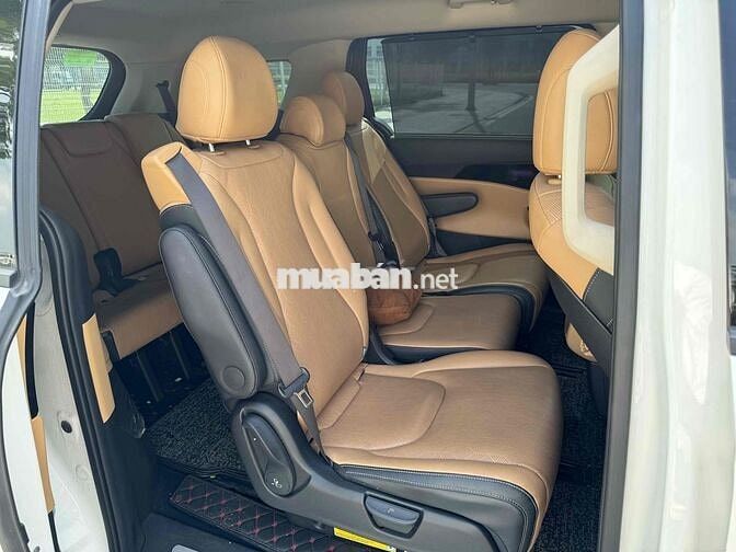 Kia Carnival 2023 Premium 2.2D 8S - 48000 km