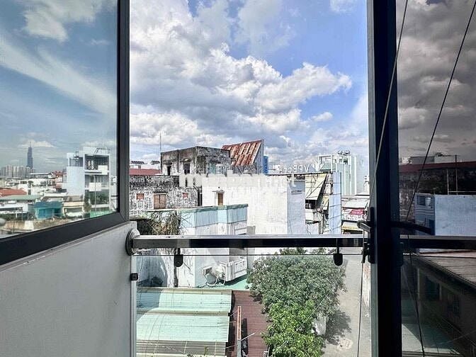 Căn hộ dịch vụ đầy đủ nội thất cực đẹp ngay sát bên Quận 1