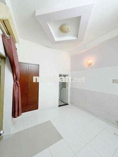 nhà nc trệt 2 lầu sân thượng 2pn 3vs nguyên công hoan P7 BT