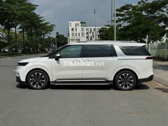 Kia Carnival 2023 Premium 2.2D 8S - 48000 km