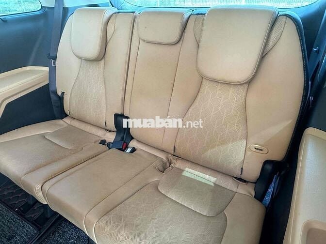 Kia Carnival 2023 Premium 2.2D 8S - 48000 km