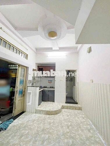 nhà nc trệt 2 lầu sân thượng 2pn 3vs nguyên công hoan P7 BT