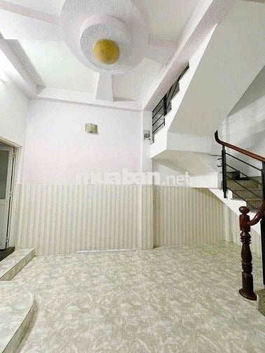 nhà nc trệt 2 lầu sân thượng 2pn 3vs nguyên công hoan P7 BT