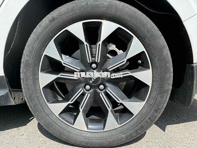 Kia Carnival 2023 Premium 2.2D 8S - 48000 km
