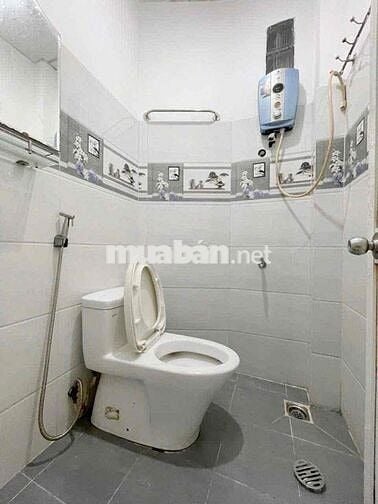 nhà nc trệt 2 lầu sân thượng 2pn 3vs nguyên công hoan P7 BT