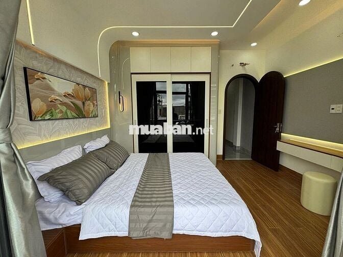 NHÀ MỚI XÂY FULL NỘI THẤT CHO LÀM CHDV - Đ.Hai Bà Trưng - 8PN, 9WC