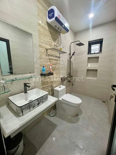 Nhà 3 tầng mặt trục chính Quỳnh Hoàng tặng full nội thất