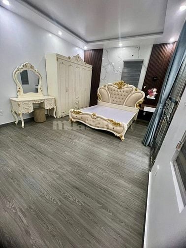 Nhà 3 tầng mặt trục chính Quỳnh Hoàng tặng full nội thất